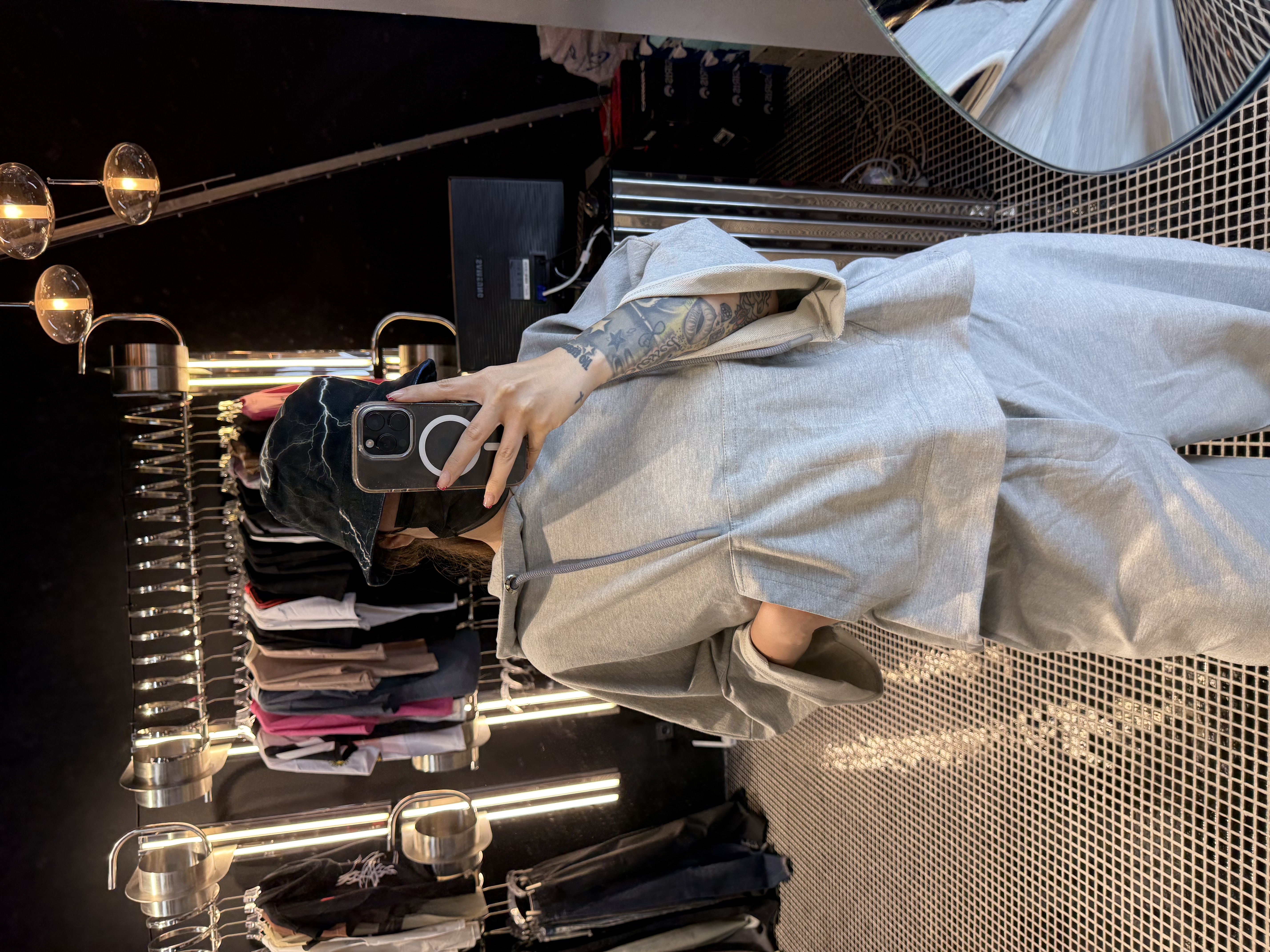 تیشرت کلاه دار